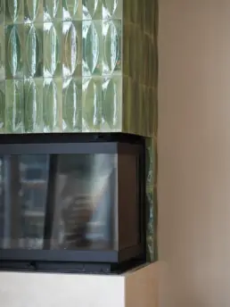 Projekt domu jednorodzinnego 75m2 pod Warszawą - Zuzanna Orlińska | Salon i kominek